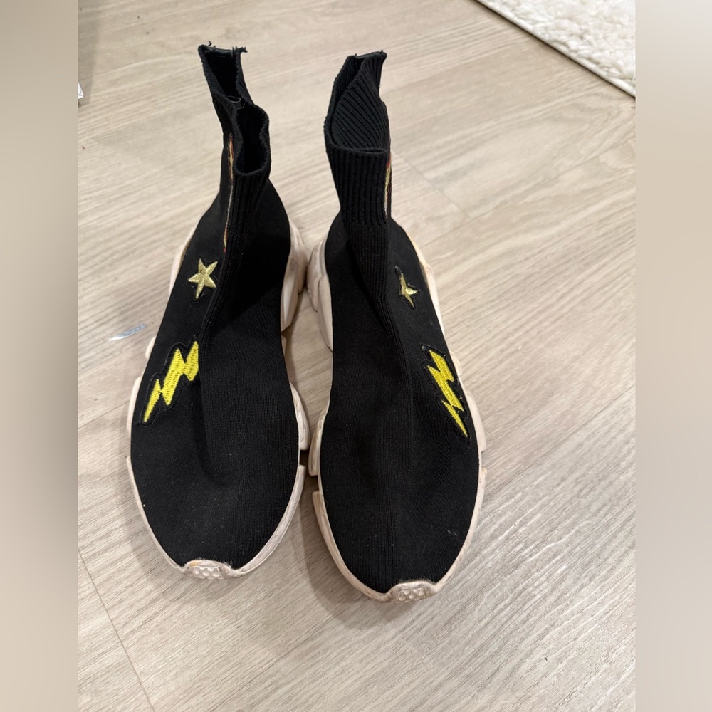Woman Black and Yellow Lightning Sneakers, size 37